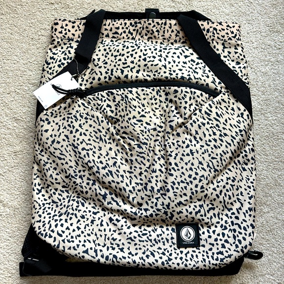Volcom Animal Print Backpack NWT - Picture 3 of 4